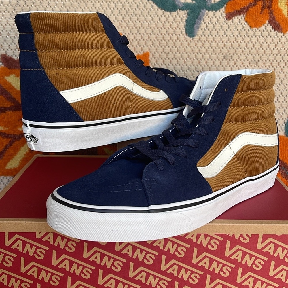 Vans Men’s Sk8-Hi
Mini Cord Blue/Brown
VN0007NS0BO
Sneakers - Picture 7 of 16